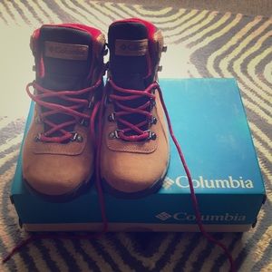 Columbia Newton Ridge Hiking Boots size 7